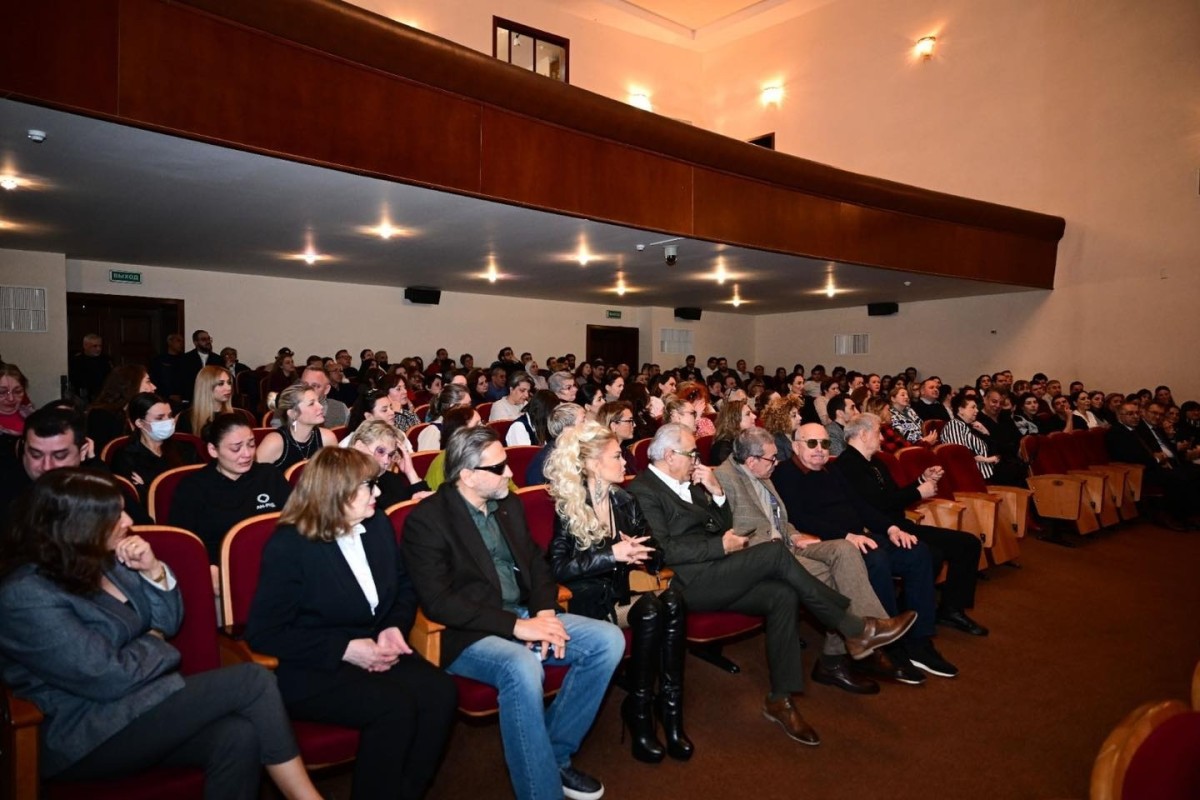 Адиль Керимли представил коллективу Русдрамы нового директора -ФОТО 