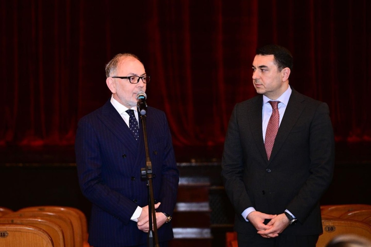 Адиль Керимли представил коллективу Русдрамы нового директора -ФОТО 