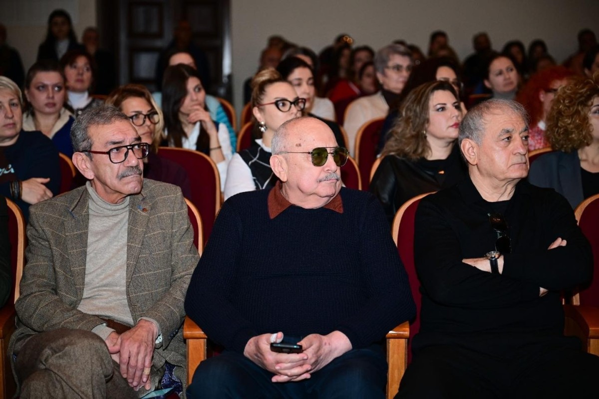 Адиль Керимли представил коллективу Русдрамы нового директора -ФОТО 