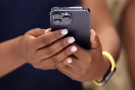 Apple выпустит очки, наушники и кулон с ИИ