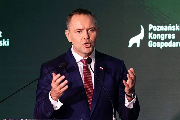 Президент Польши подписал закон о прекращении помощи для украинских беженцев