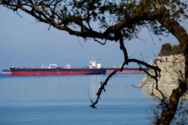 Еврокомиссия готовит основания для перехвата танкеров с нефтью РФ