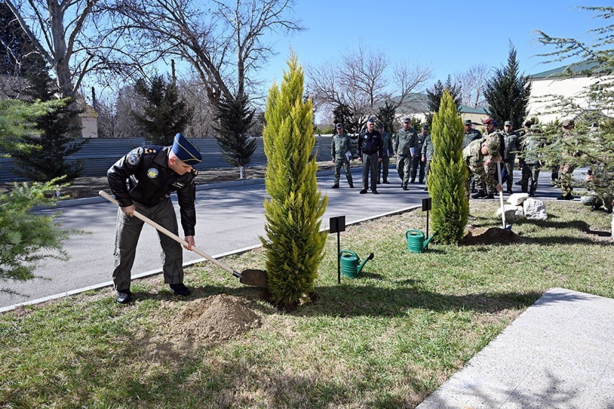 Министр обороны Азербайджана посетил подразделения ВВС-ФОТО -ВИДЕО 