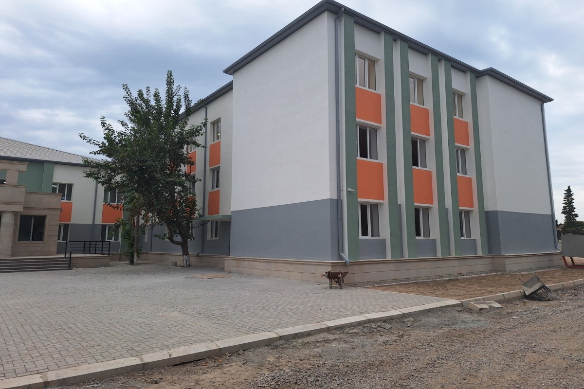 В Саатлинском районе завершена реконструкция крупной средней школы-ФОТО 