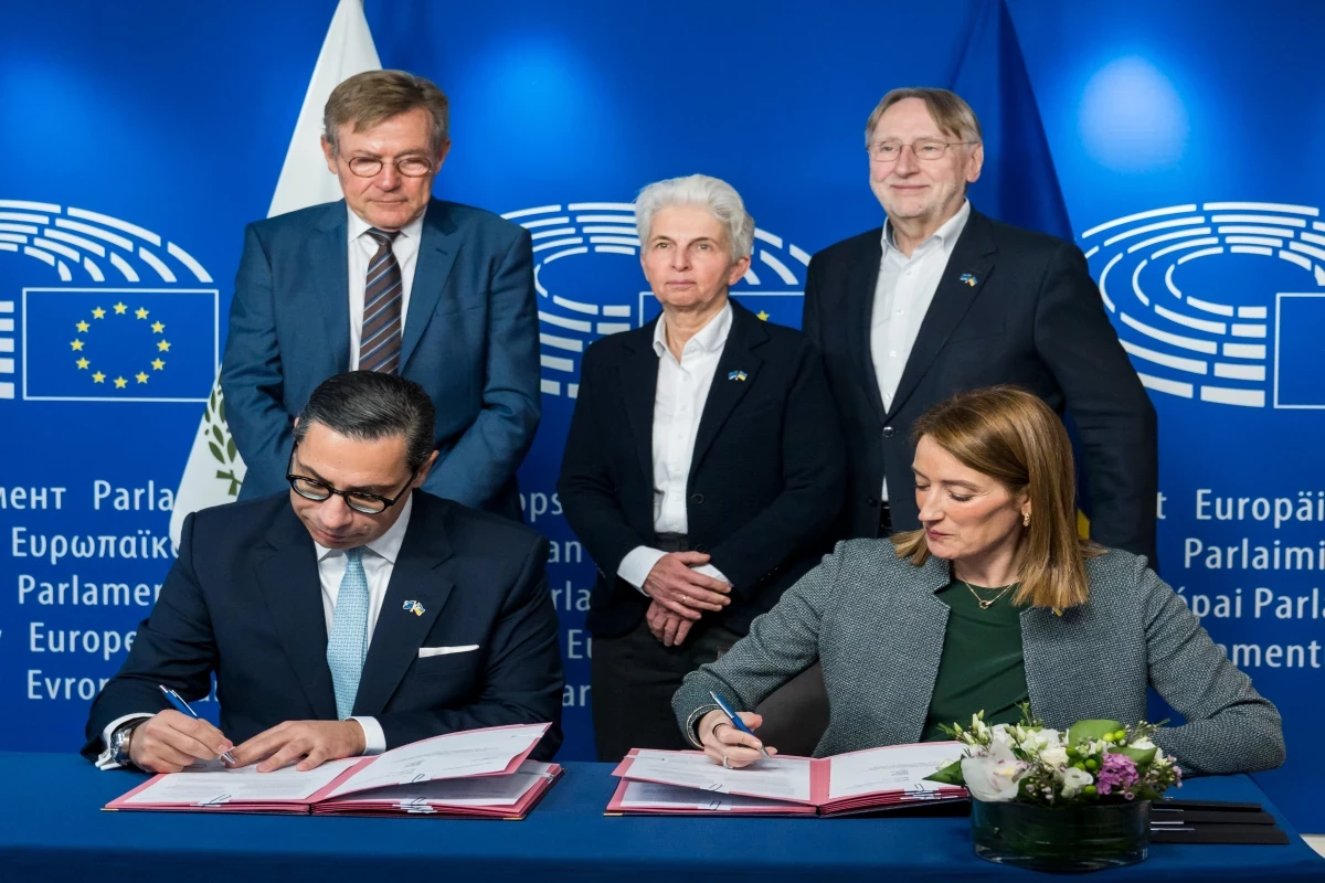 Европарламент подписал соглашение о кредите Украине на 90 миллиардов евро