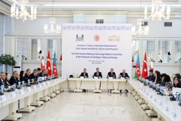 В Баку прошла трехсторонняя встреча парламентских комитетов
