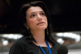 В доме бывшего депутата Гюльтекин Гаджибейли проведен обыск