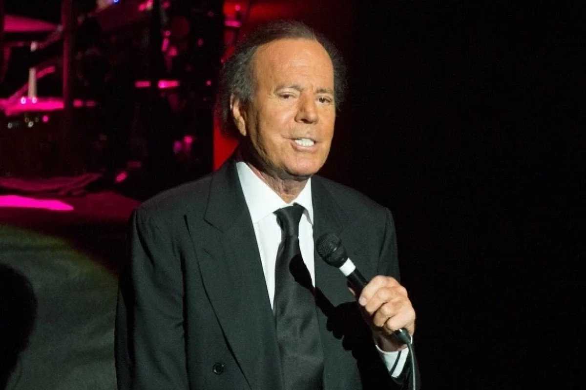 Испанский певец Хулио Иглесиас