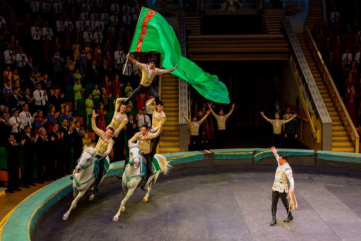 «Восточный цирк» готовится покорить бакинскую сцену