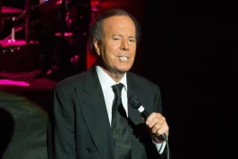 Хулио Иглесиас подал в суд на вице-премьера Испании за клевету