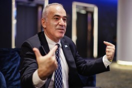 В России на Каспарова возбудили дело за нарушение закона об иноагентах