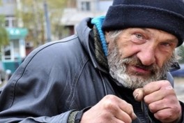 Безработных россиян начали обучать эвакуации раненых на бронетехнике и ГО