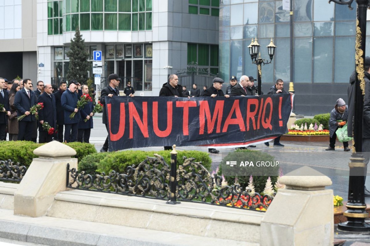 В Баку чтят память жертв Ходжалинской трагедии-ФОТО 