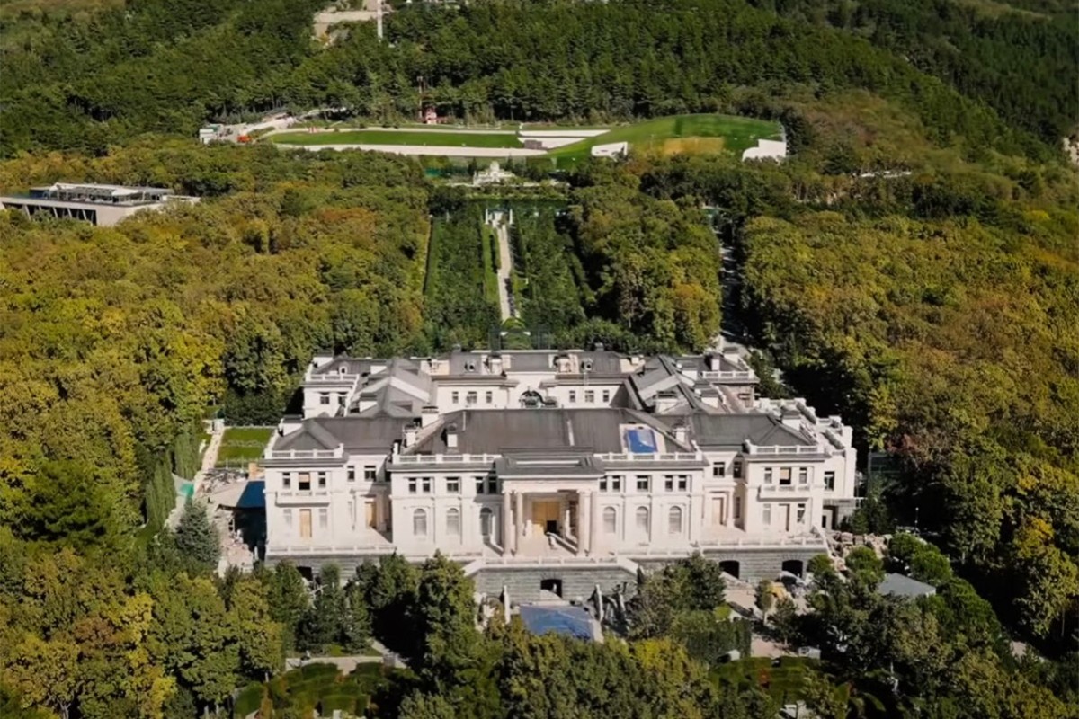 СМИ сообщили детали сделки вокруг «дворца Путина»