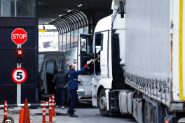 Ереван ждет пояснений от Тбилиси по задержанным армянским фурам