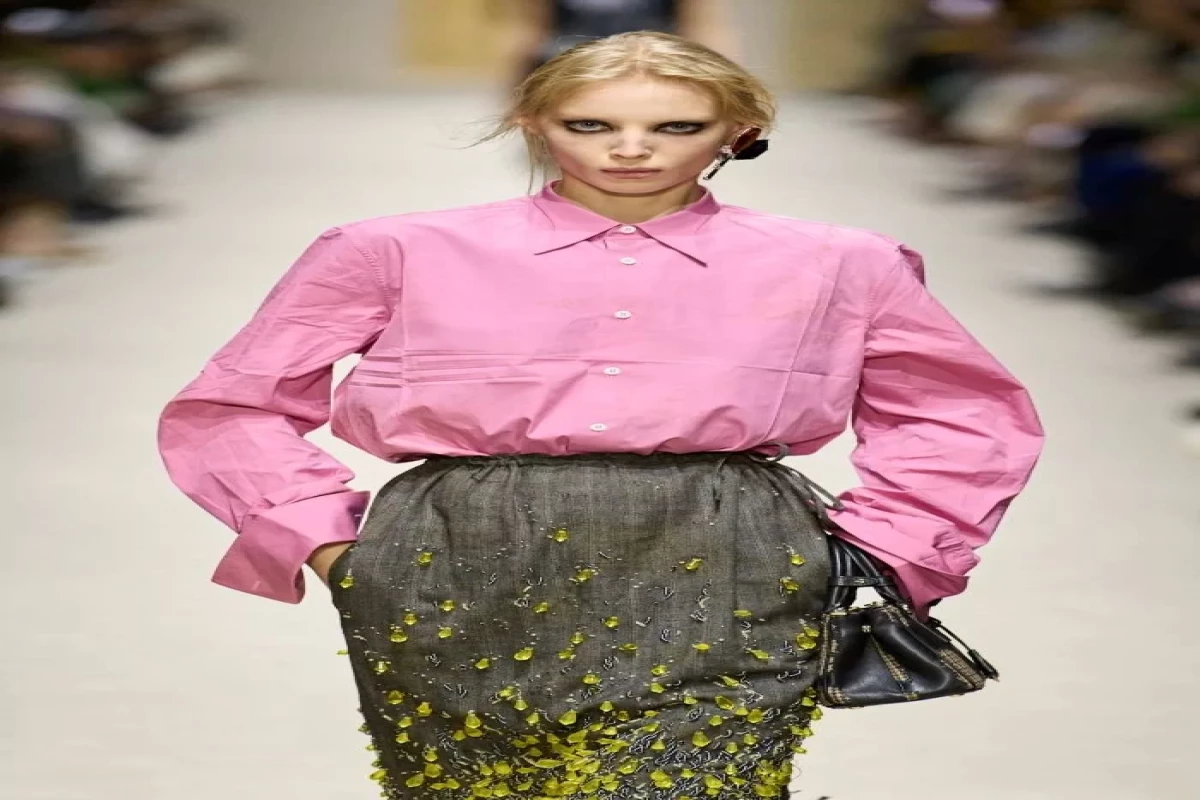 Управляемый хаос: показ Prada стал отражением тревожного времени-ФОТО -ВИДЕО 