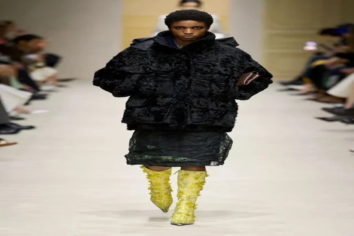 Управляемый хаос: показ Prada стал отражением тревожного времени-ФОТО -ВИДЕО 