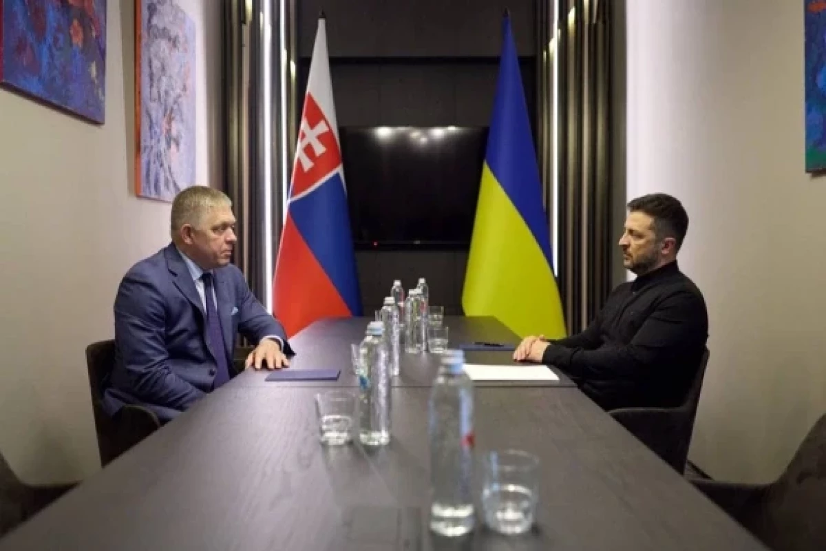 Зеленский предложил Фицо обсудить накопившиеся вопросы