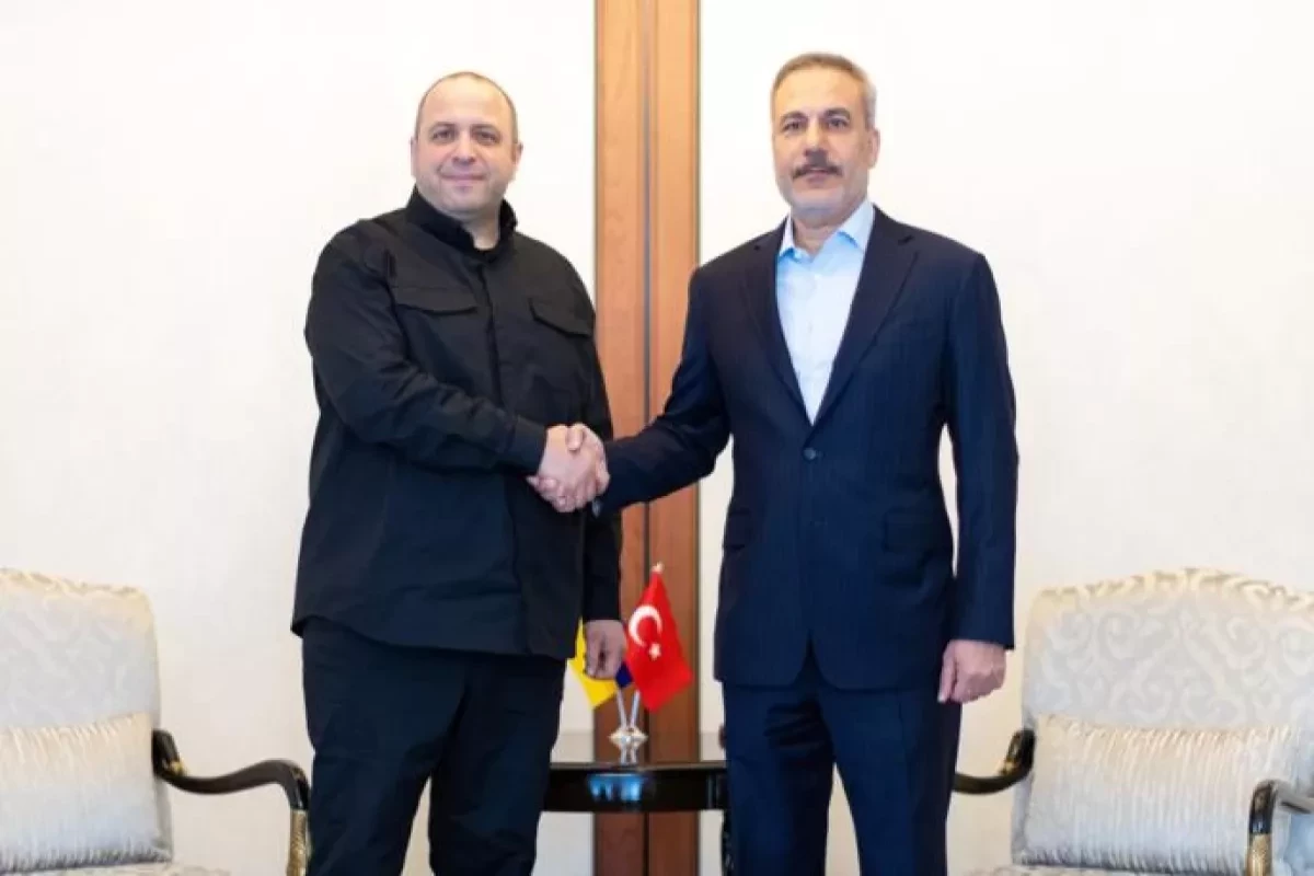 Глава МИД Турции встретился с Рустемом Умеровым