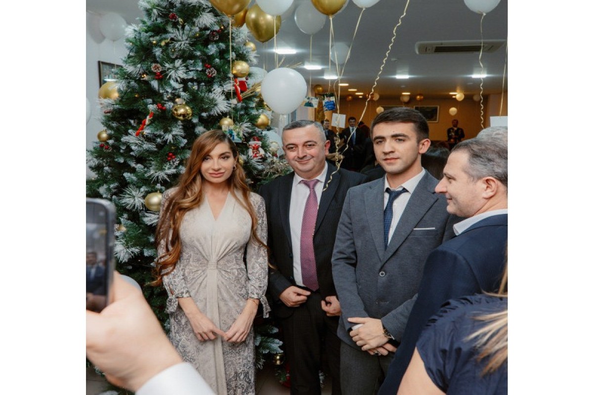 В учреждении соцобслуживания для пожилых людей устроено новогоднее застолье-ФОТО 