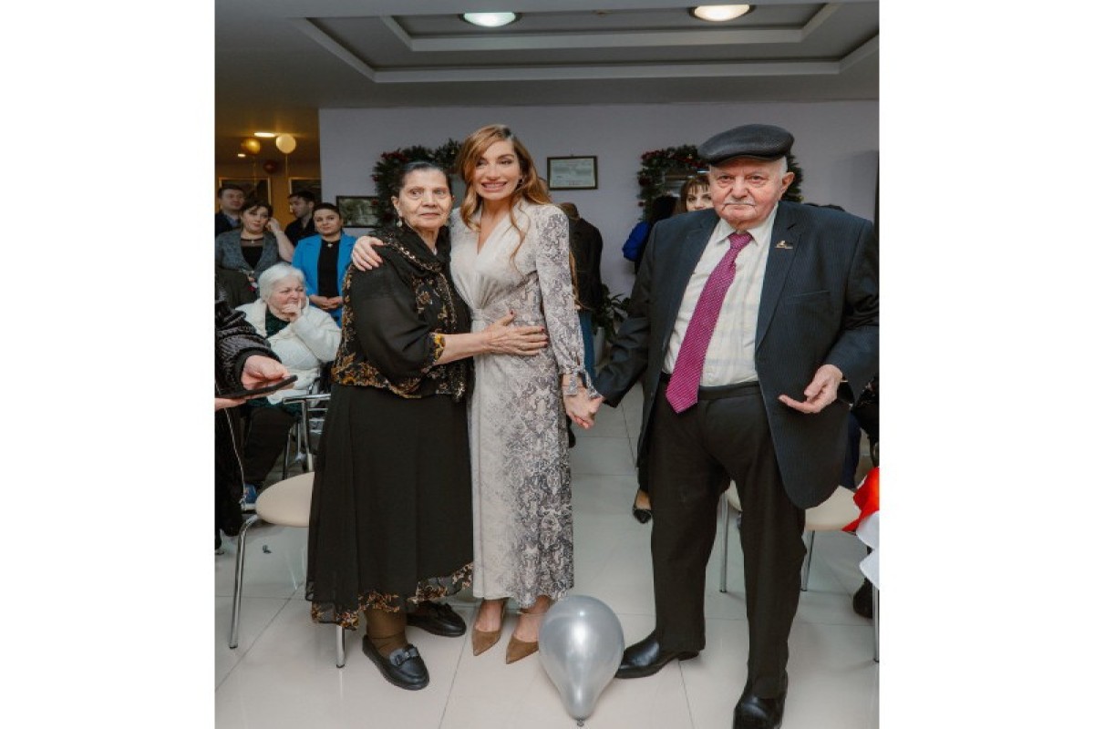 В учреждении соцобслуживания для пожилых людей устроено новогоднее застолье-ФОТО 