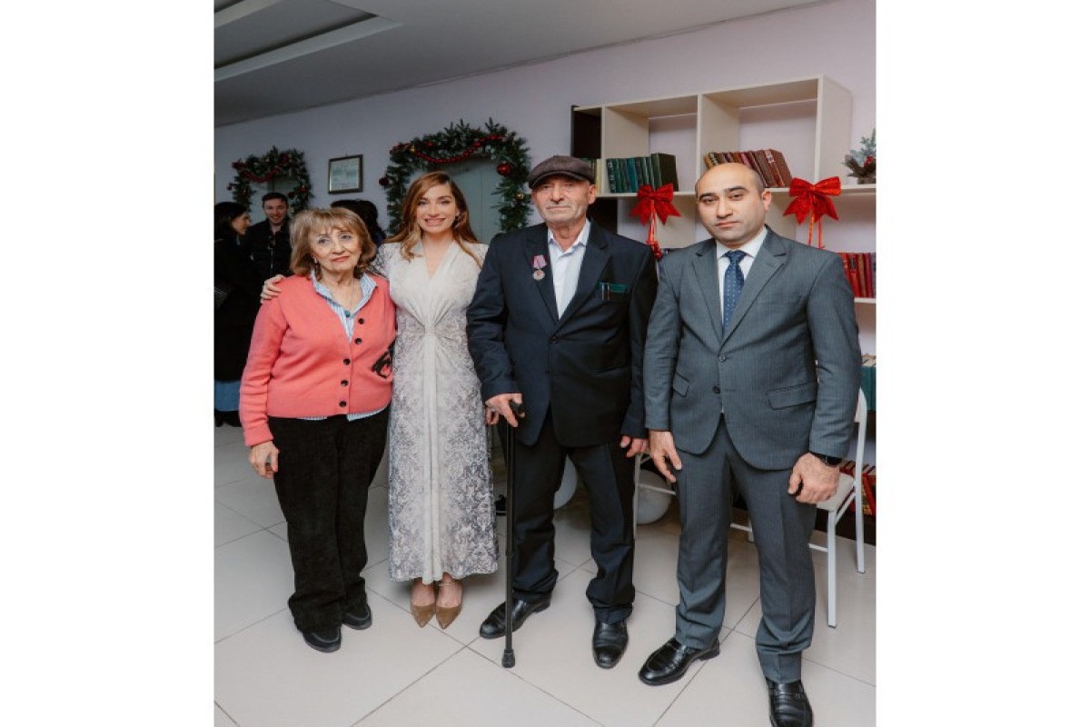 В учреждении соцобслуживания для пожилых людей устроено новогоднее застолье-ФОТО 