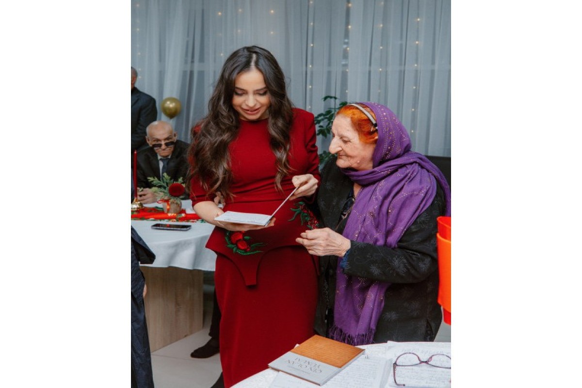 В учреждении соцобслуживания для пожилых людей устроено новогоднее застолье-ФОТО 