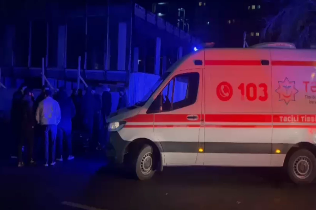 В Баку машина скорой помощи столкнулась с мотоциклом, есть погибший-