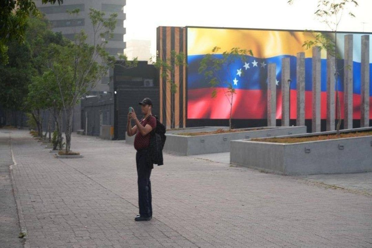 CNN: В Каракасе царит затишье, жители срывают плакаты с Мадуро-ФОТО -ВИДЕО -ОБНОВЛЕНО 