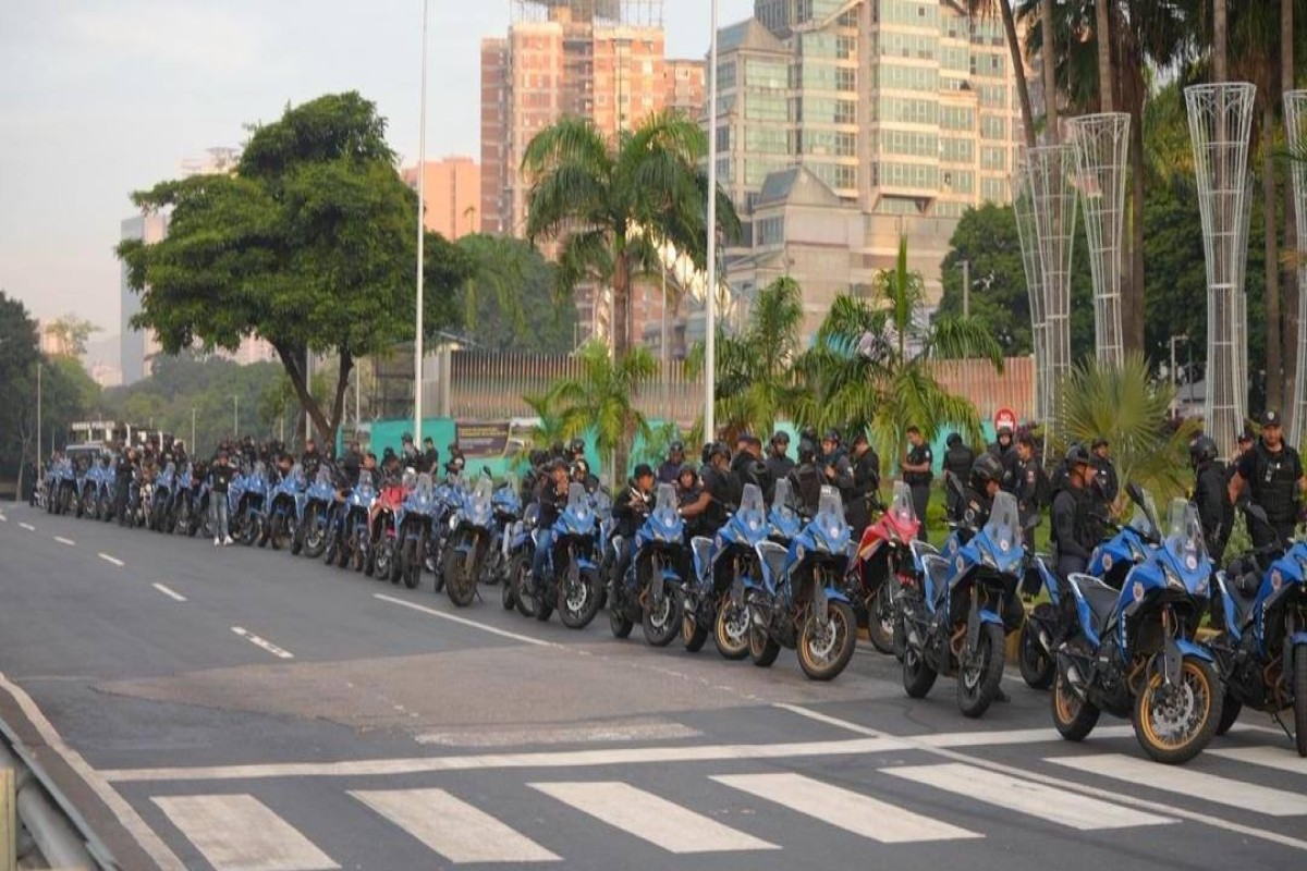 CNN: В Каракасе царит затишье, жители срывают плакаты с Мадуро-ФОТО -ВИДЕО -ОБНОВЛЕНО 