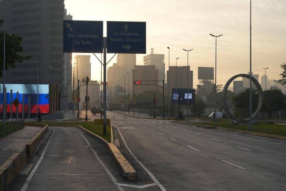 CNN: В Каракасе царит затишье, жители срывают плакаты с Мадуро-ФОТО -ВИДЕО -ОБНОВЛЕНО 