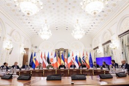 В Киеве стартовали консультации Украины и ЕС по мирному плану