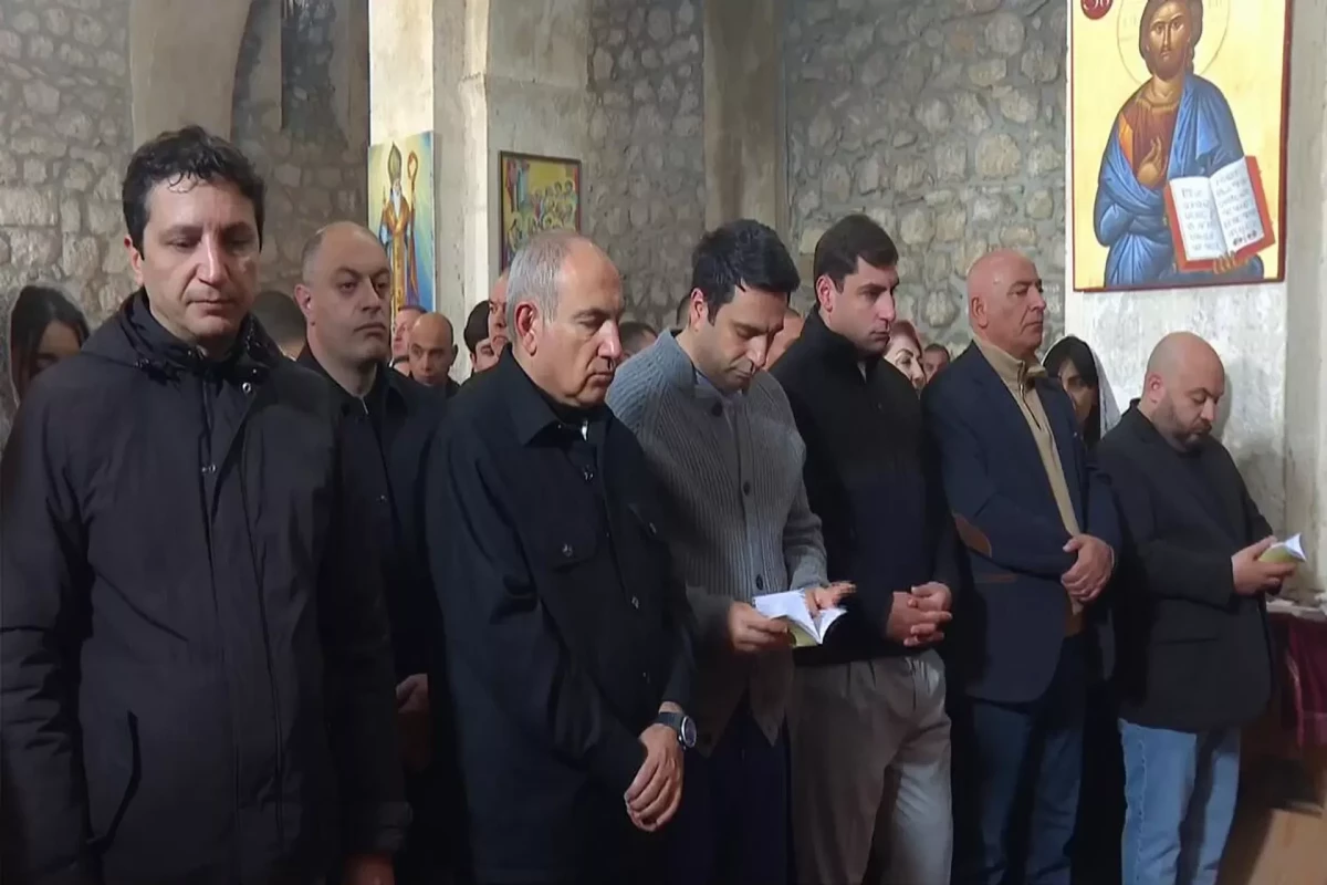 Пашинян подписал дорожную карту "по обновлению Армянской церкви"