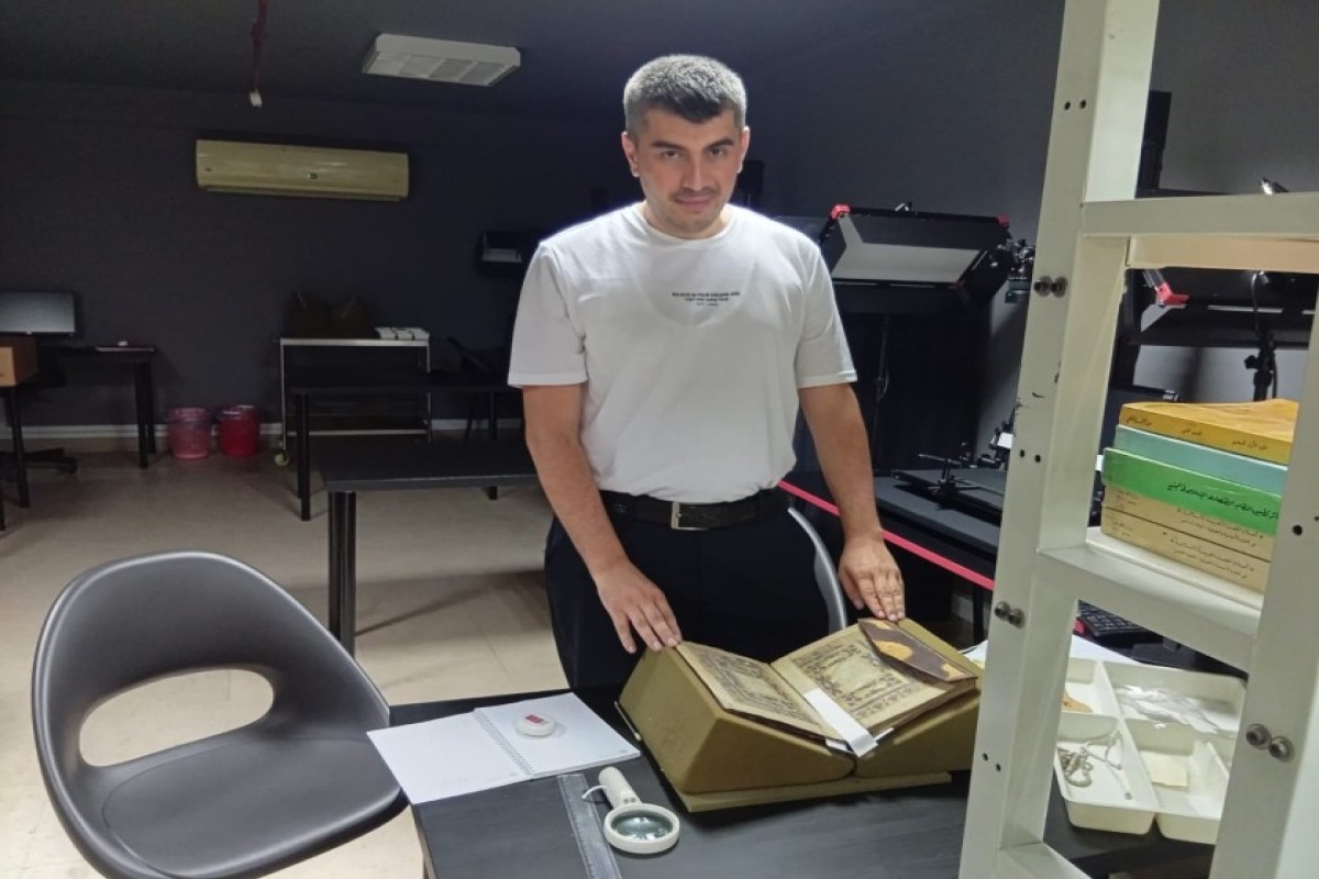 Азербайджанский ученый нашел в Каире редкий экземпляр «Дивана» Хатаи-ФОТО 