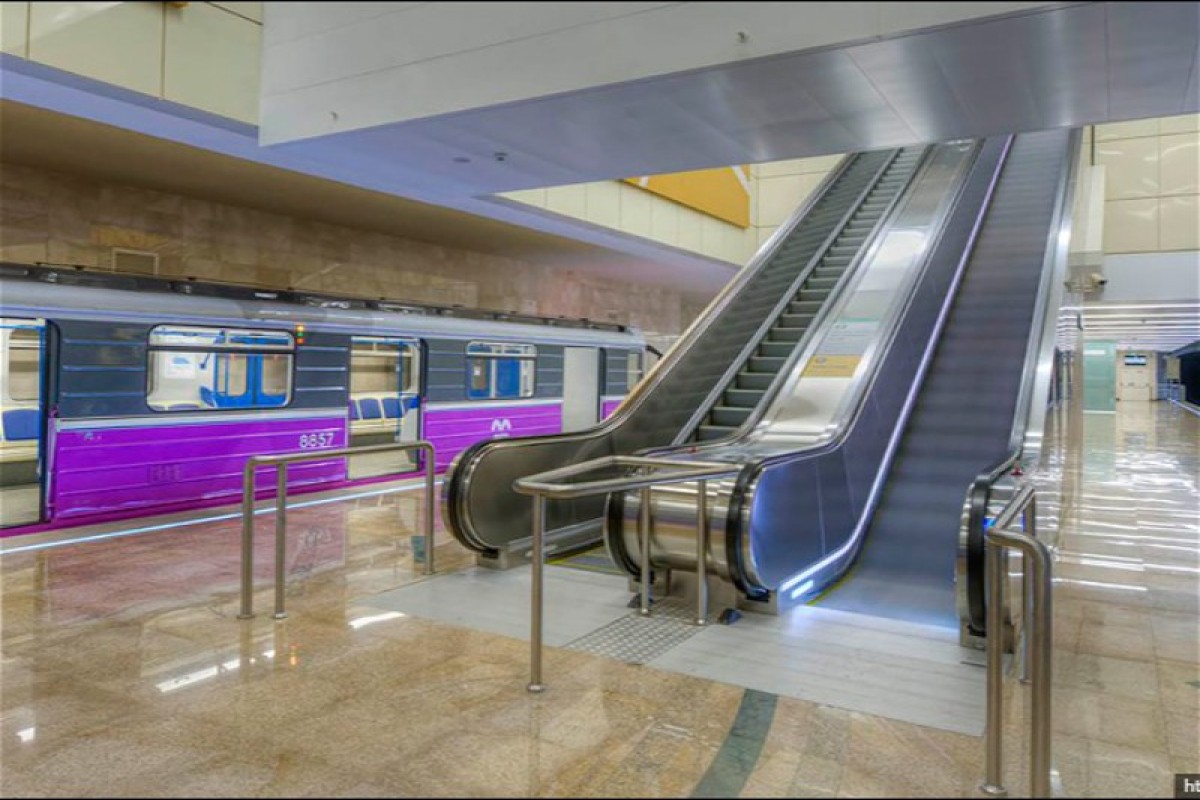 В переходе станции «Мемар Аджеми» обновят стены и напольное покрытие