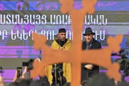 Пашинян провел в Ереване шествие «крестный ход» и обратился к народу