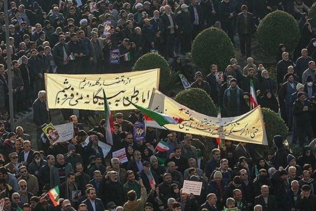 Fox News: Протестующие взяли под контроль два города в Иране