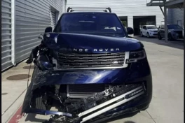 В Хырдалане из-за личного конфликта разбили Range Rover