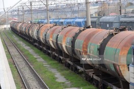 Азербайджан отправил очередную партию нефтепродуктов в Армению 