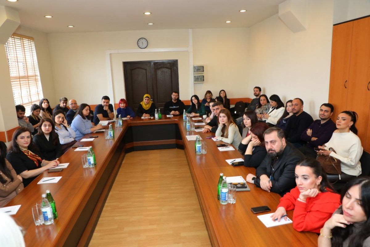 В Азербайджане стартовали тренинги на тему «Азербайджанский язык в СМИ»-ФОТО 