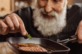 Мясо помогает дожить до ста лет: исследование китайских ученых