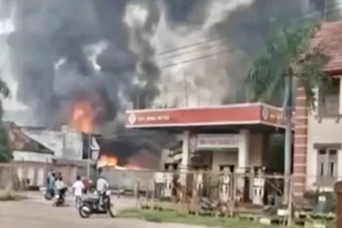 В Таиланде боевики взорвали 11 автозаправочных станций