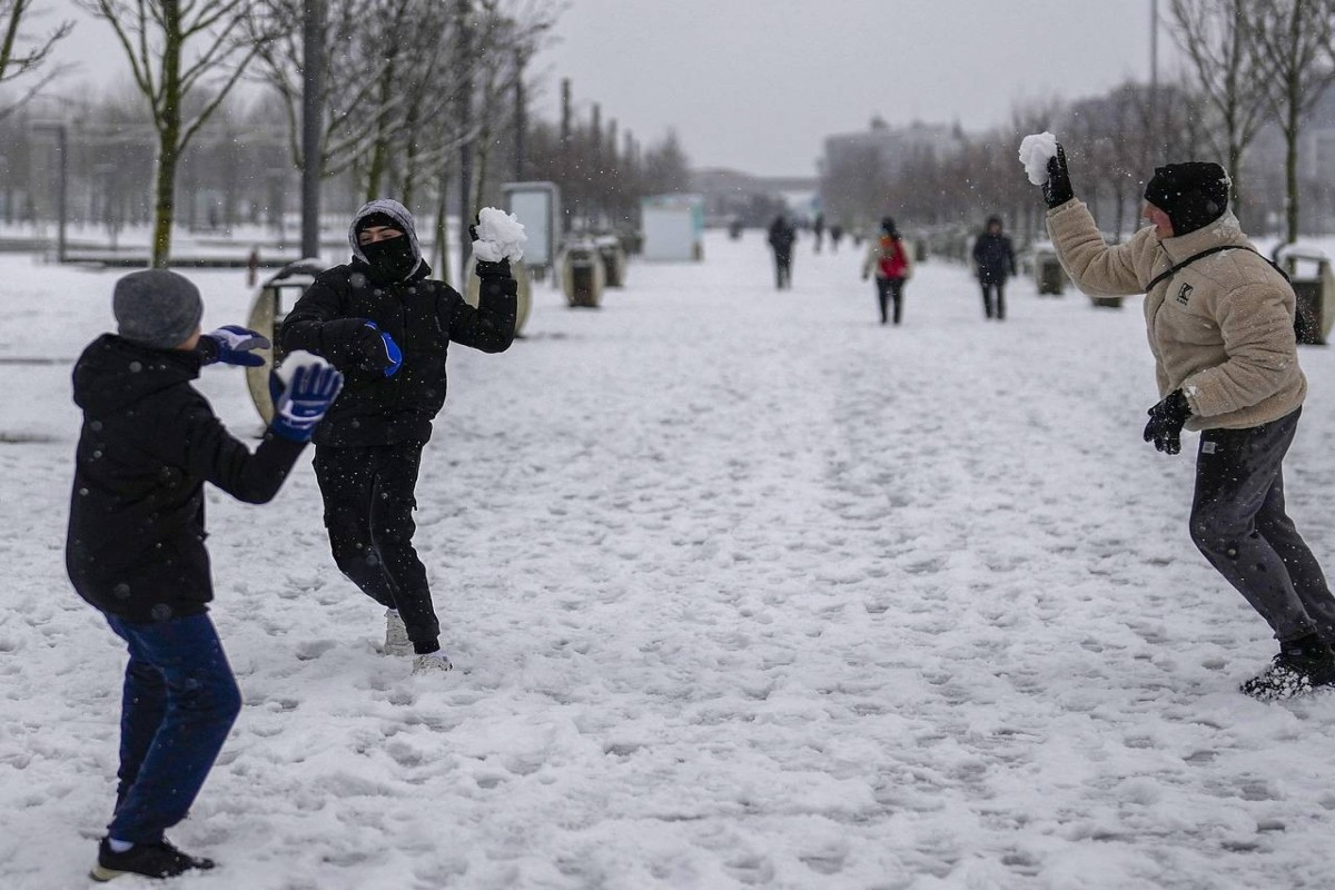 Из-за нестабильных погодных условий в Стамбуле в школах объявлены каникулы