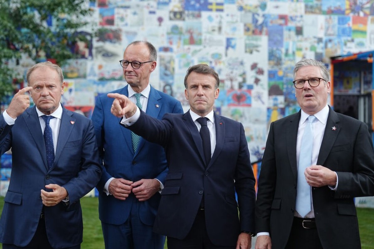 Semafor: лидеры ряда стран ЕС выступают за переговоры с Россией по Украине