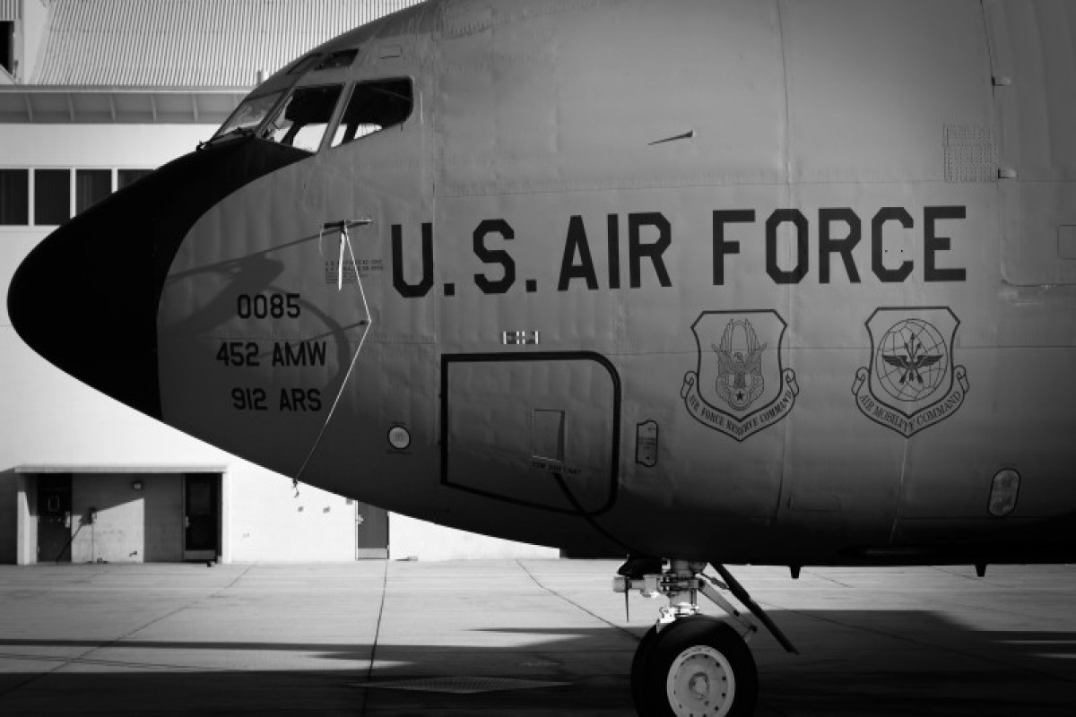 США перебросили на Гавайи самолеты-заправщики и AWACS