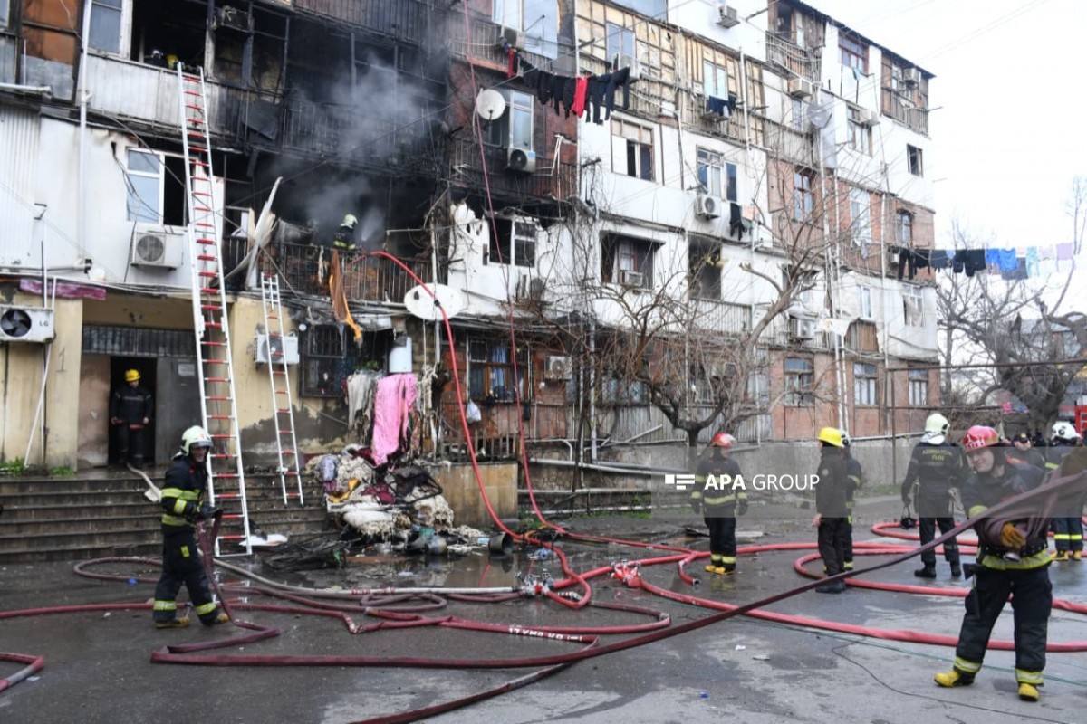 При пожаре в общежитии в Баку спасены 3 человека-ФОТО 