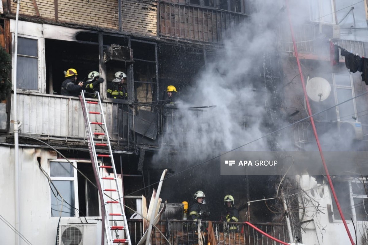 При пожаре в общежитии в Баку спасены 3 человека-ФОТО 