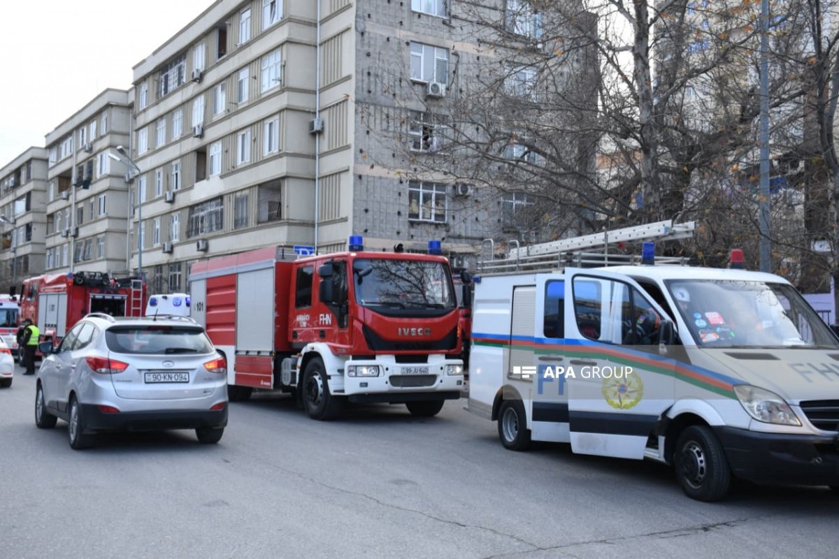 При пожаре в общежитии в Баку спасены 3 человека-ФОТО 