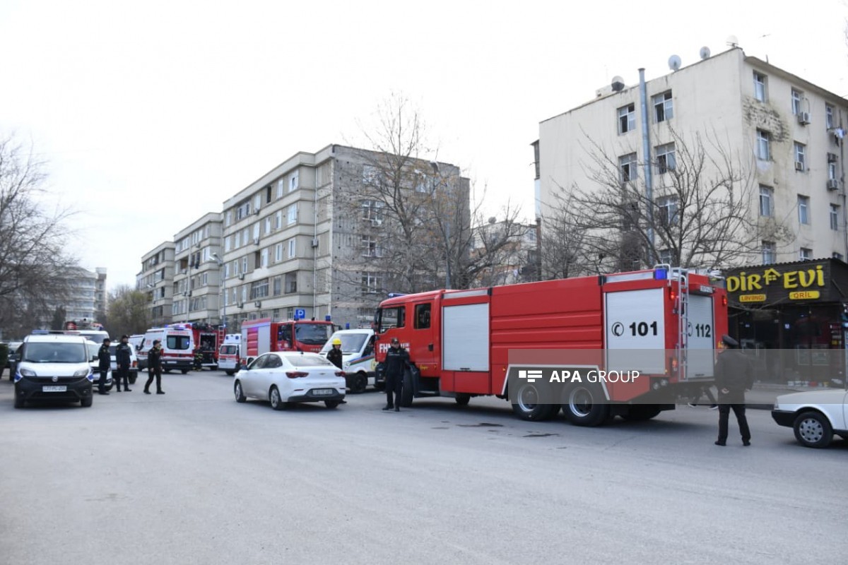 При пожаре в общежитии в Баку спасены 3 человека-ФОТО 