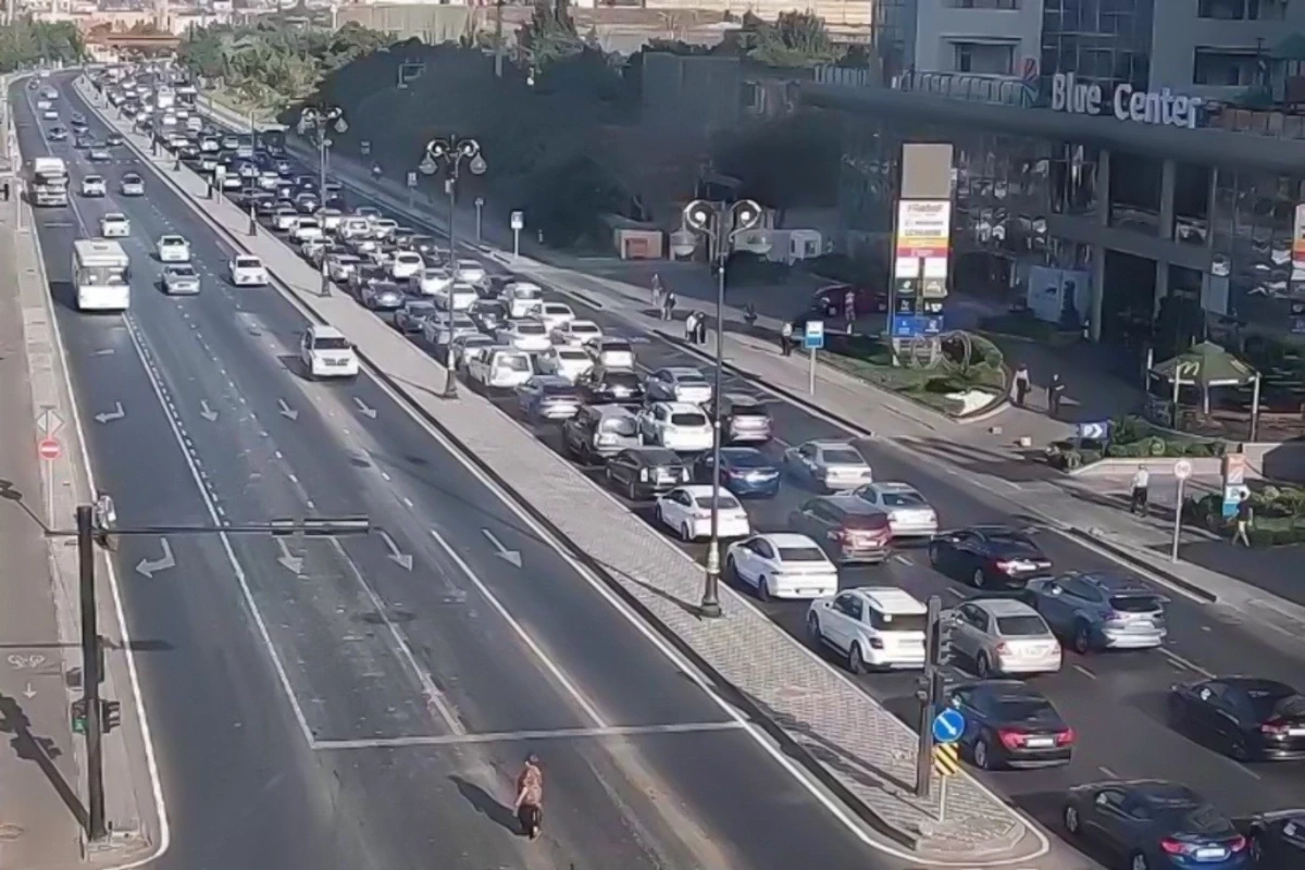 Названы самые загруженные участки дорог в столице